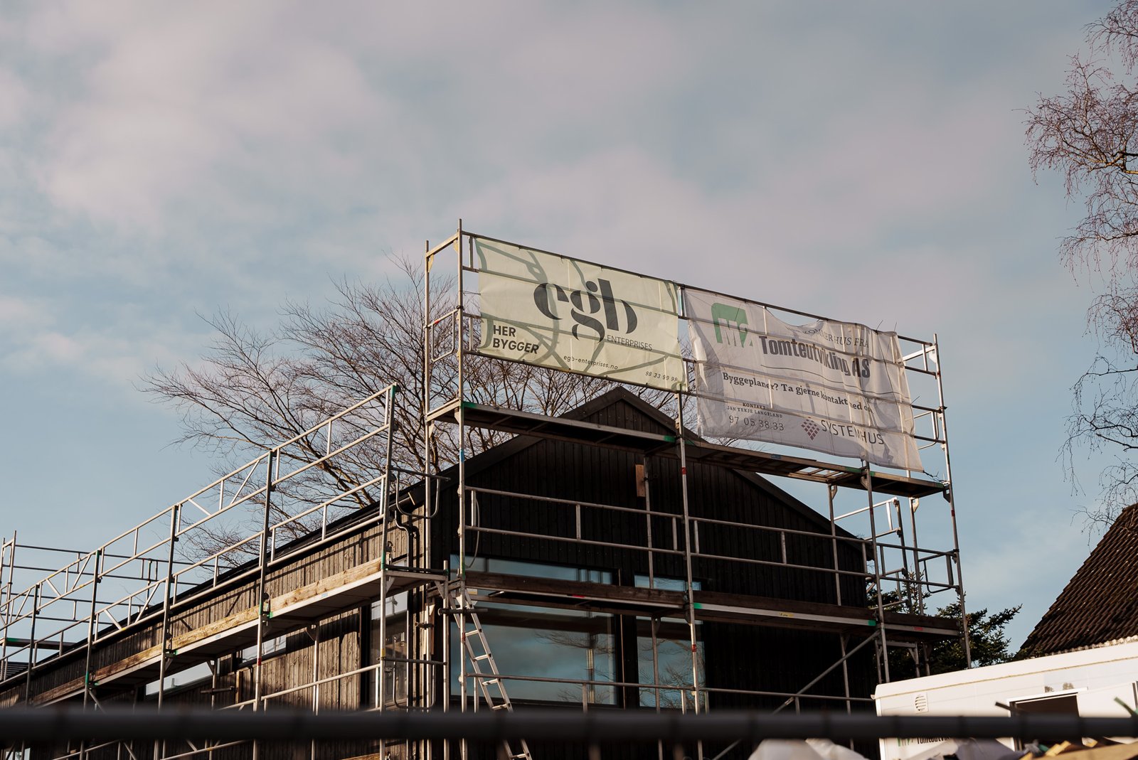 EGB-banner på stillaset